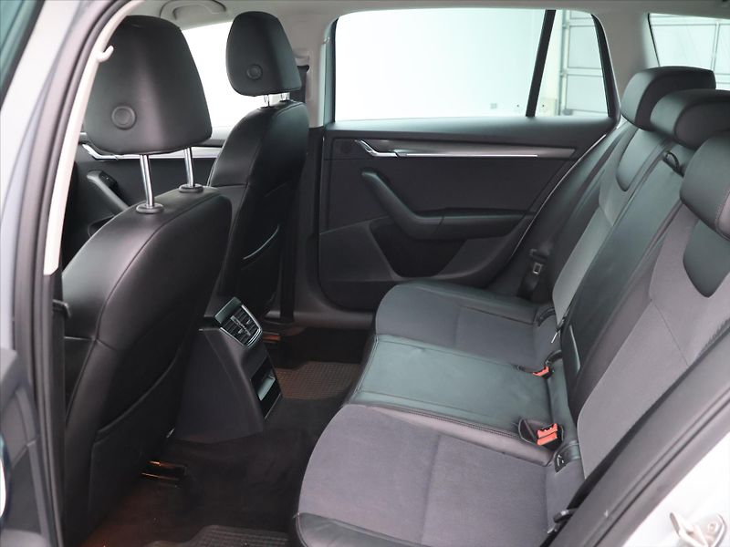 Škoda Octavia 2,0 TDI 110kW DSG Style Virtua - fotka 14 z 37