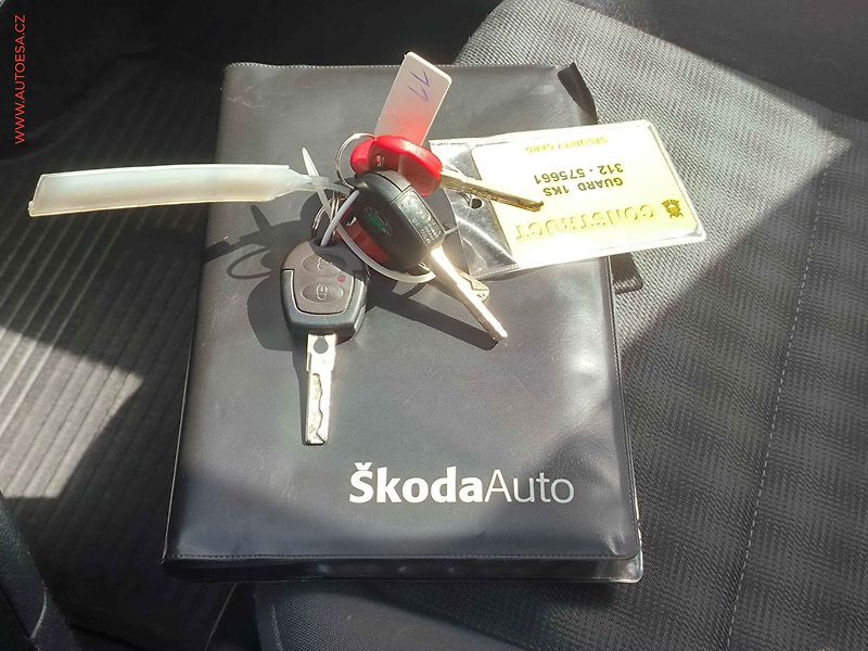 Škoda Octavia (2005) 1.6I, ČR, TZ, El.výbava - fotka 15 z 15