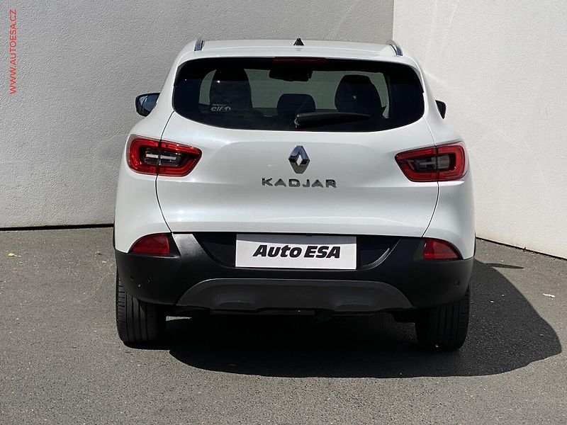 Renault Kadjar (2016) 1.2 TCe, BOSE, AT, LED, panor - fotka 5 z 18