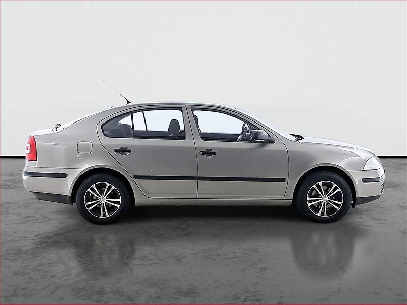 Škoda Octavia (2011) 1.6 - fotka 6 z 15