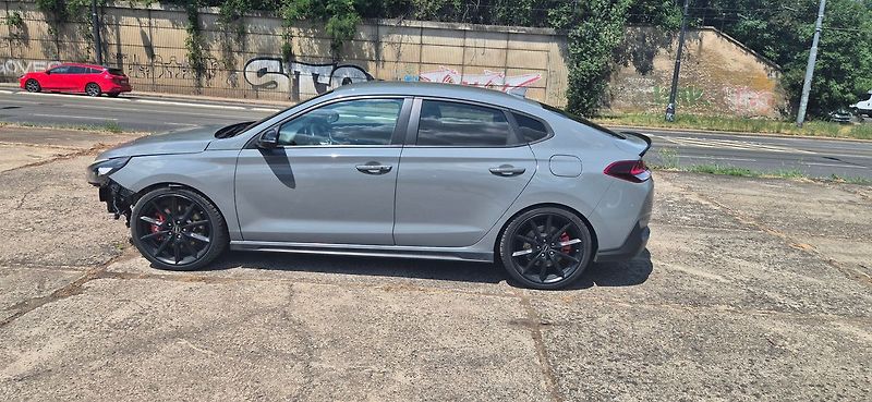 Hyundai i30 N Performance T-GDI 2.0 T-GDI - fotka 6 z 21