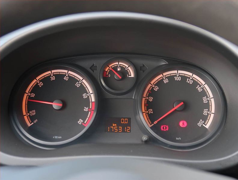 Opel Corsa (2014) 1.2 - fotka 11 z 17