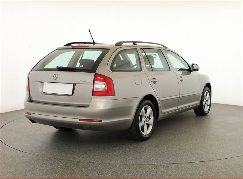 Škoda Octavia (2011) 1.6 TDI, Serv.kniha, Tempomat - fotka 5 z 15