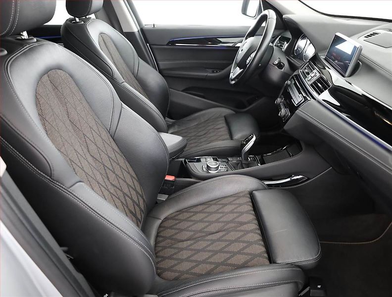 BMW X1 (2020) sDrive18d, Automat, ČR,1.maj - fotka 7 z 20