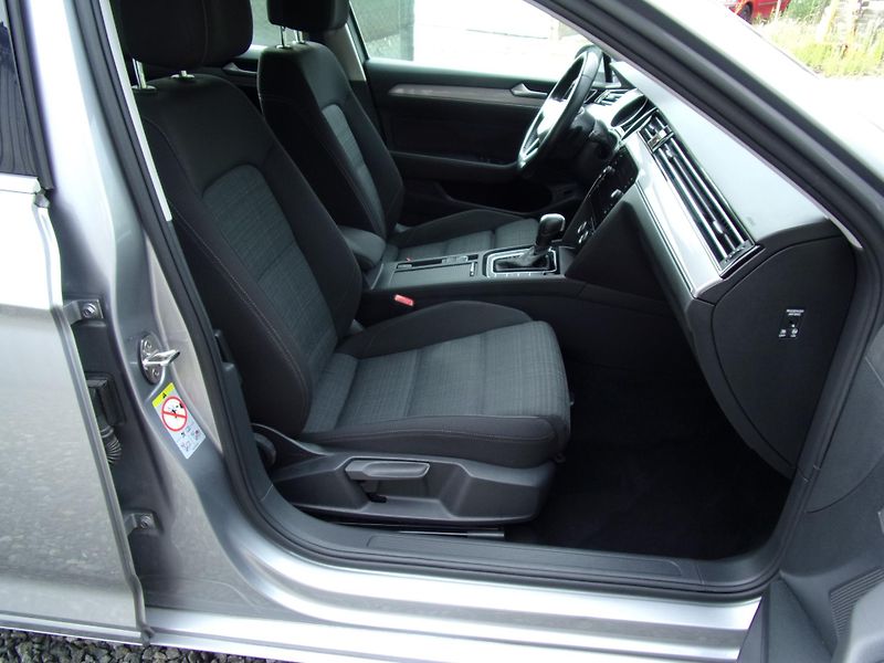 Volkswagen Passat (2019) 2.0TDi 110kW BUSINESS DSG SERV - fotka 23 z 24