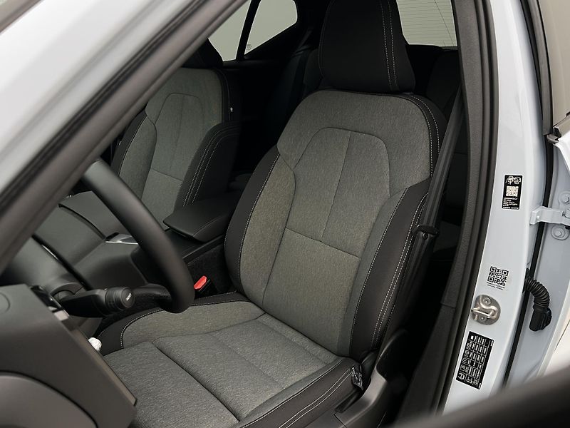Volvo XC40 B3 DARK PLUS AUT CZ  - fotka 17 z 42