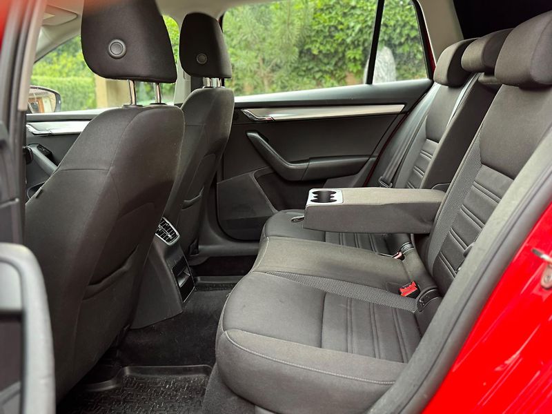 Škoda Octavia 1.6 1.MAJITEL ČR DPH NEBOURÁNO - fotka 18 z 25