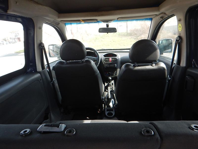 Opel Combo 1.4 i 66 kw - fotka 11 z 12