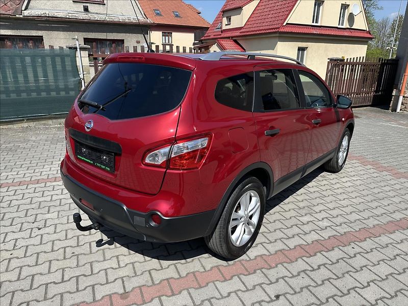 Nissan Qashqai 2,0 +2 4x4 7.Míst - fotka 3 z 25