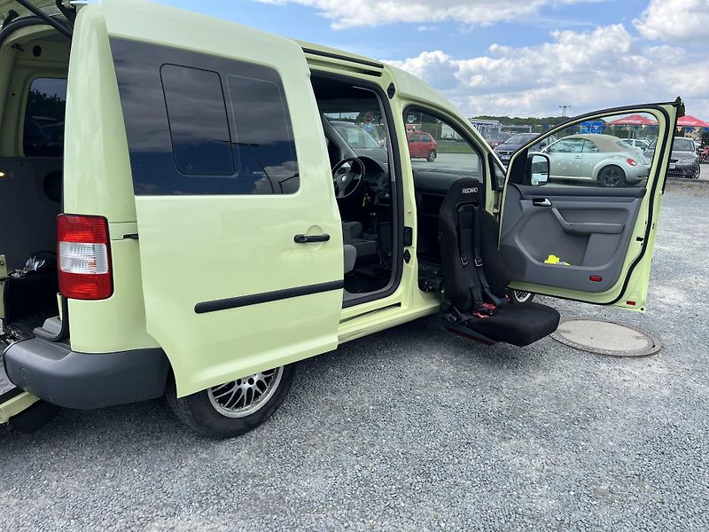 Volkswagen Caddy (2008) PRO OSOBY S OMEZENOU POHYBLIVO - fotka 2 z 13