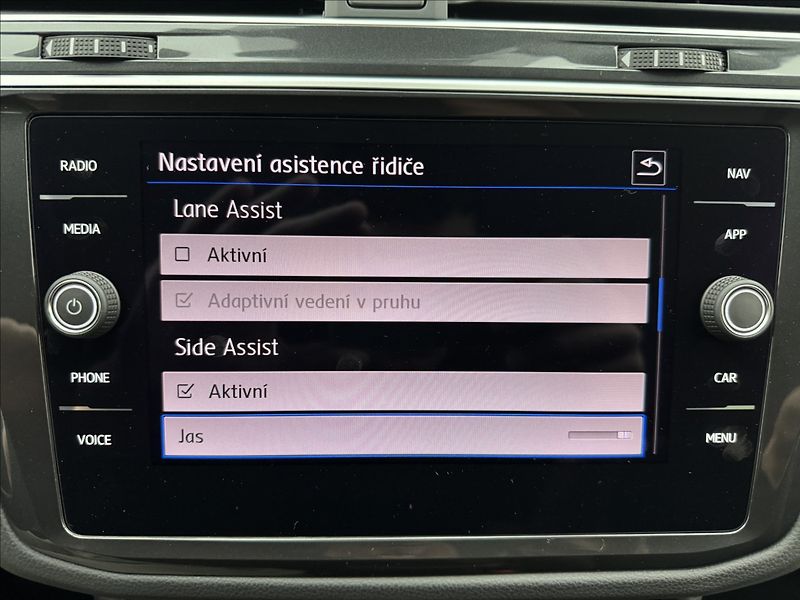 Volkswagen Tiguan 1,5 TSi DSG HUD KAMERA TAŽNÉ - fotka 21 z 50