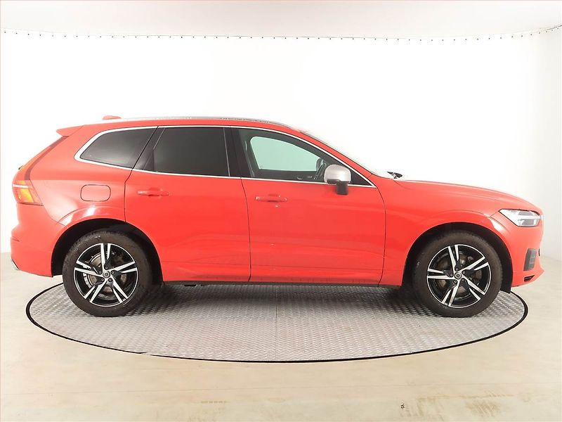 Volvo XC60 (2019) D4, 4X4, Automat, Kůže, Navi - fotka 6 z 19