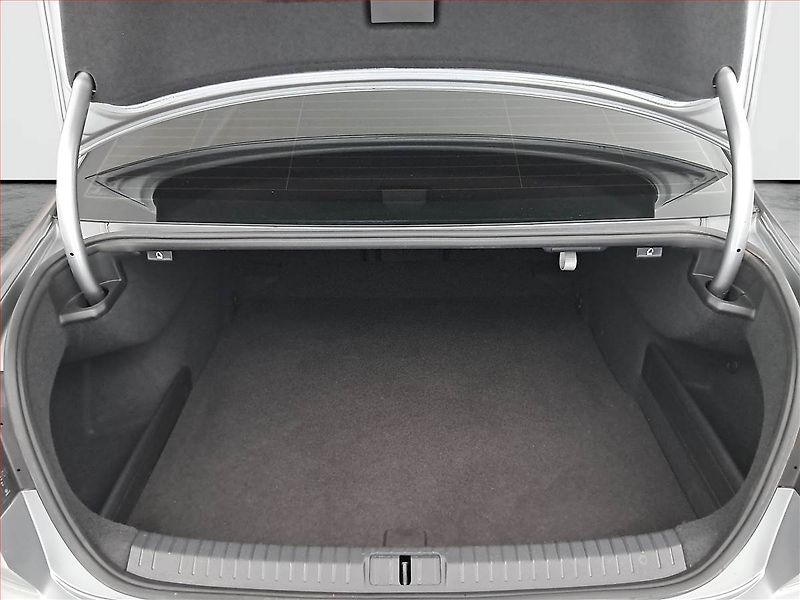 Volkswagen Passat (2019) 2.0 TDI, Kůže, Tempomat - fotka 13 z 23