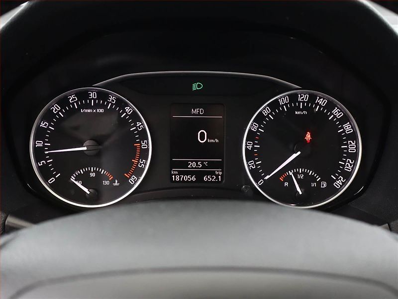 Škoda Octavia (2012) 2.0 TDI, Tempomat - fotka 9 z 16