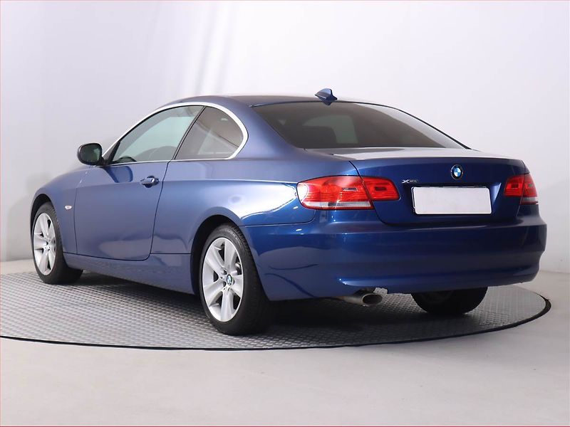 BMW Řada 3 (2010) 320 d xDrive, 4X4, Automat - fotka 4 z 17