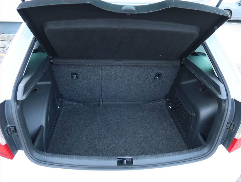 Škoda Rapid (2014) Spaceback 1.2 TSI, Serv.kniha - fotka 13 z 17