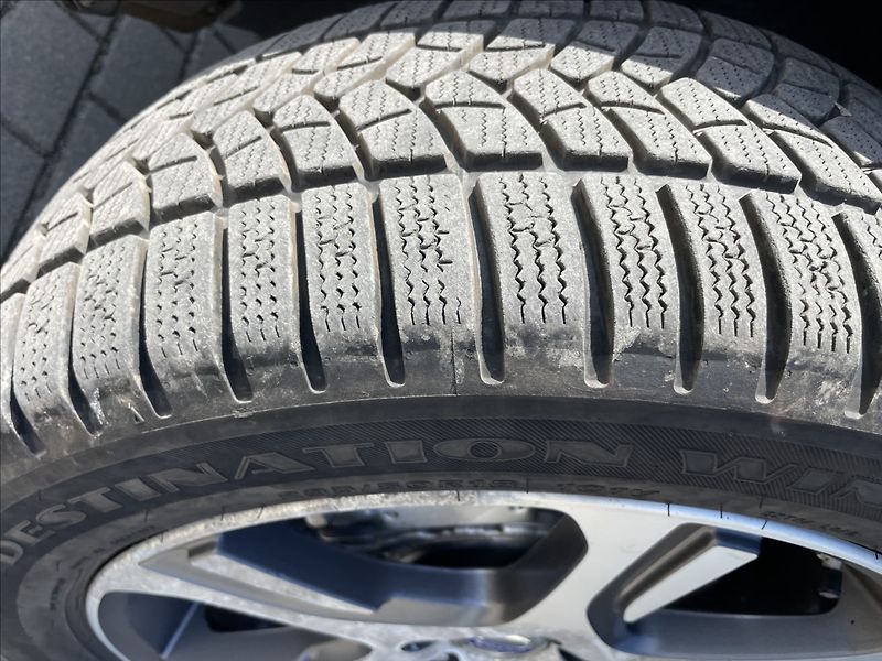Volvo XC70 2,4 D5 Geartronic Momentum AWD - fotka 25 z 35