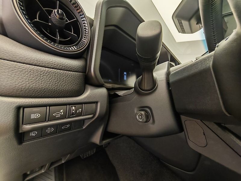 Toyota Land Cruiser 2.8 D-4D 204 k Executive AT - fotka 27 z 43