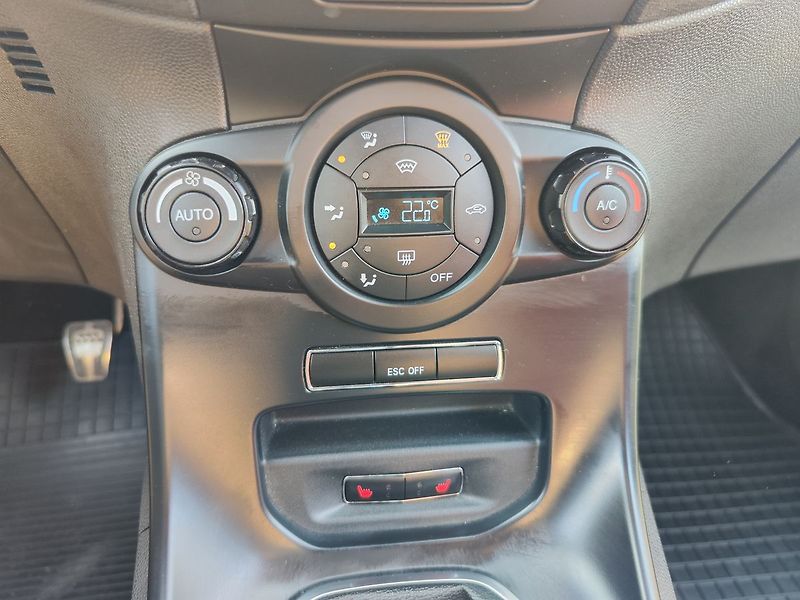 Ford Fiesta 1.6/134kW ST ČR 1.Majitel - fotka 17 z 27