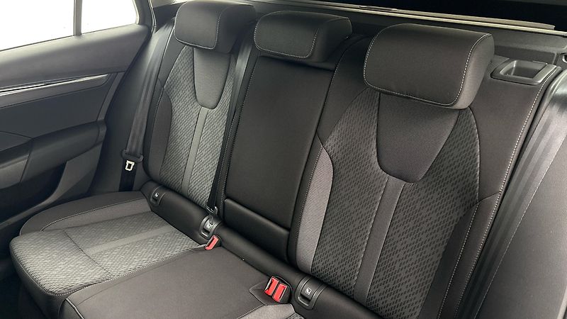 Škoda Octavia 2.0 TDI Style Combi - fotka 16 z 24