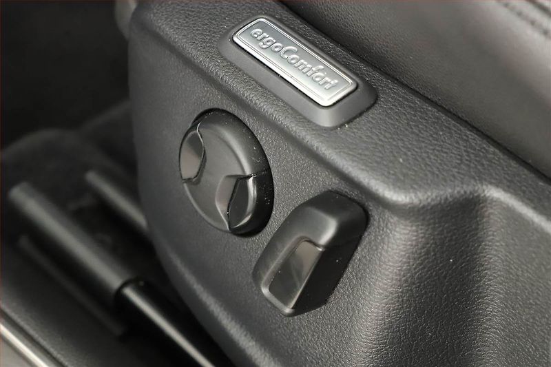 Volkswagen Passat (2019) 2.0 TDI, Automat, Navi - fotka 11 z 21