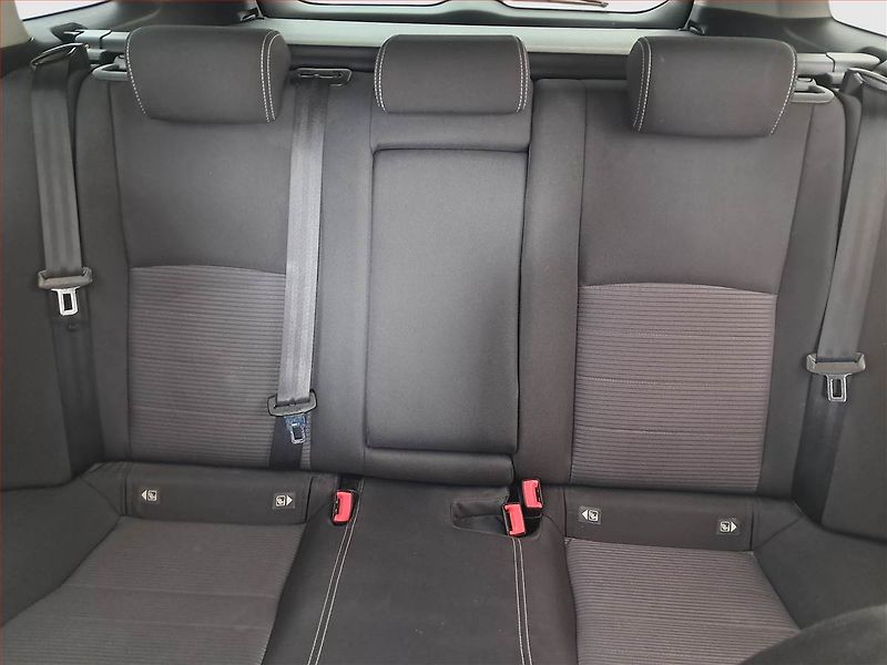 Toyota Avensis (2017) 2.0 D-4D, Navi, Tempomat - fotka 10 z 17