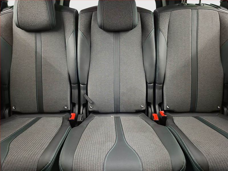 Peugeot 5008 (2024) PureTech 130 - fotka 10 z 19