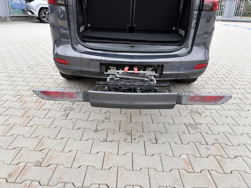 Opel Zafira Tourer 2.0CDTi 125kW AT 7MÍST - fotka 29 z 29