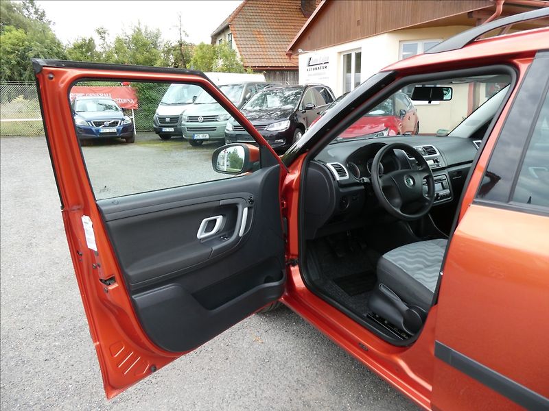 Škoda Fabia 1,4 i16V 1.MAJITEL,závěs,2xkol - fotka 19 z 48