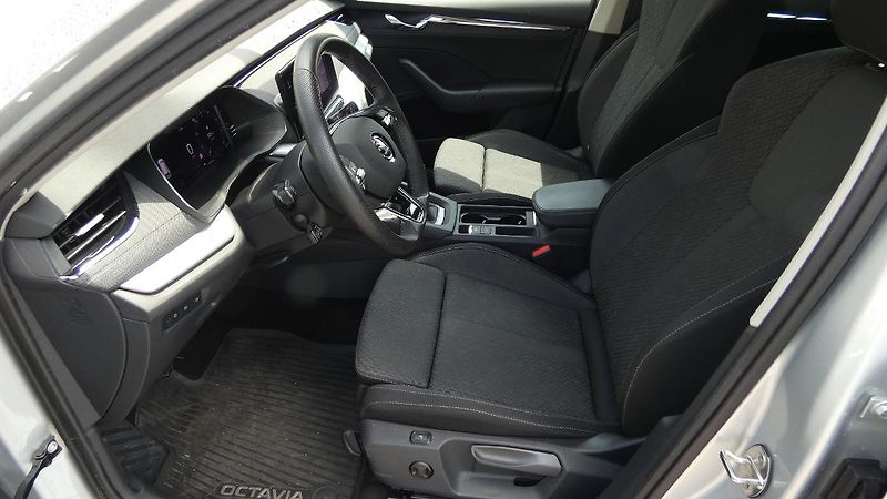Škoda Octavia Combi 2.0 TDI Style - fotka 19 z 26