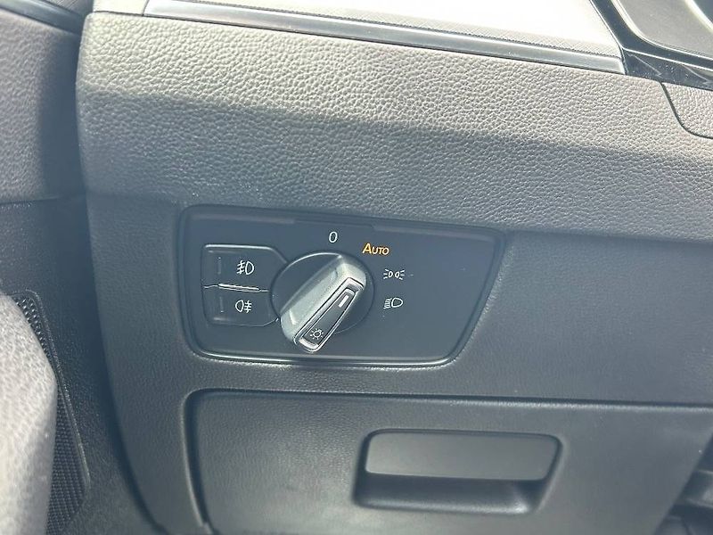 Volkswagen Passat Business  2,0TDi - fotka 20 z 24