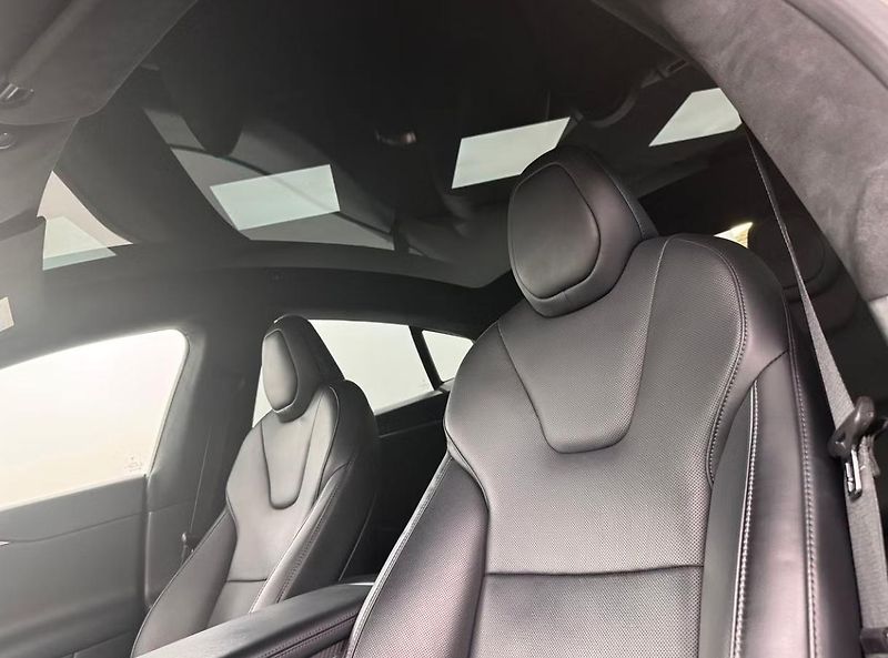 Tesla Model S Plaid AWD Yoke Tažné Pano Kam - fotka 9 z 18