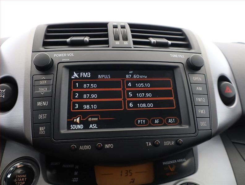 Toyota RAV4 (2006) 2.2 D-CAT, 4X4, Navi - fotka 17 z 20
