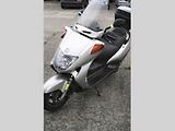Za skútr Honda 125 z roku 2001 by stát rád získal minimálně 13,5 tisíce Kč