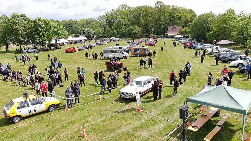 Ve Varnsdorfu se potkali majitelé několika desítek automobilových veteránů.