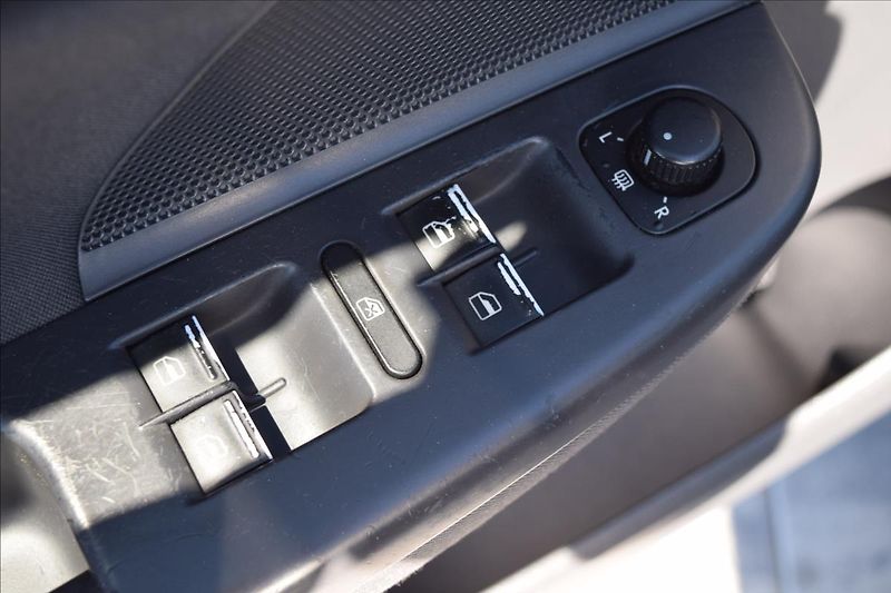 Volkswagen Golf 1,9 TDI 66KW BEZ DPF NOVÁ STK - fotka 32 z 45