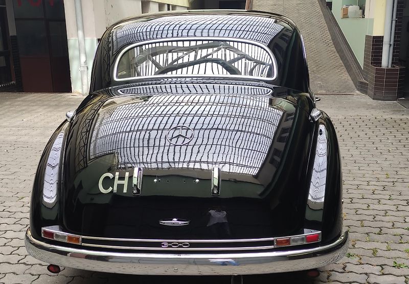 Mercedes-Benz Ostatní (1953) 300 W186 Adenauer - fotka 4 z 23