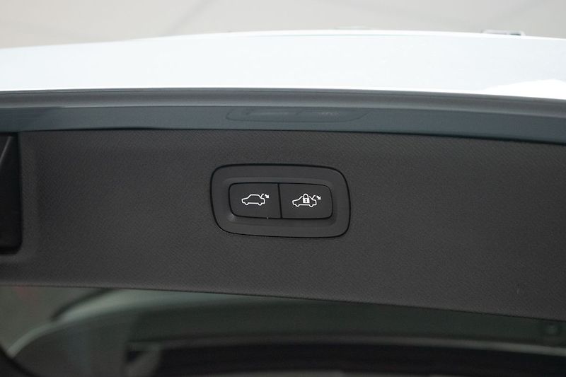 Volvo XC90 B5 AWD R-DESIGN*POLESTAR CHIP* - fotka 43 z 46