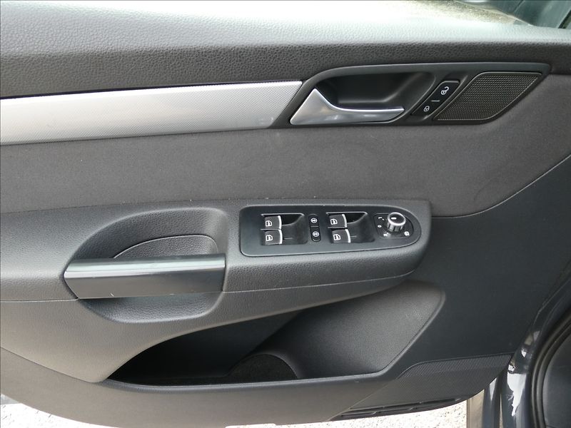 Volkswagen Sharan 1,4 TSi 110kW Comfort,po servi - fotka 31 z 44