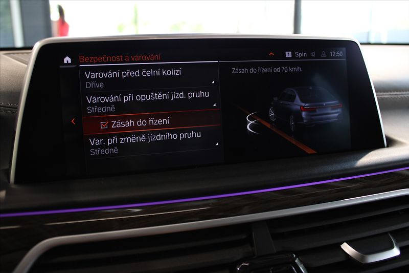 BMW Řada 7 740d xDrive Masáž/NezTop/360°/ - fotka 22 z 37