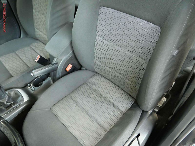 Škoda Octavia (2011) 1.6 TDi, ČR, AC, temp. STK7 - fotka 9 z 18