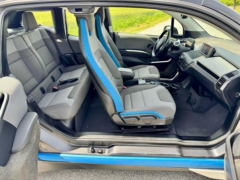 BMW i3 (2022) 120Ah, SoH 90% - fotka 13 z 18