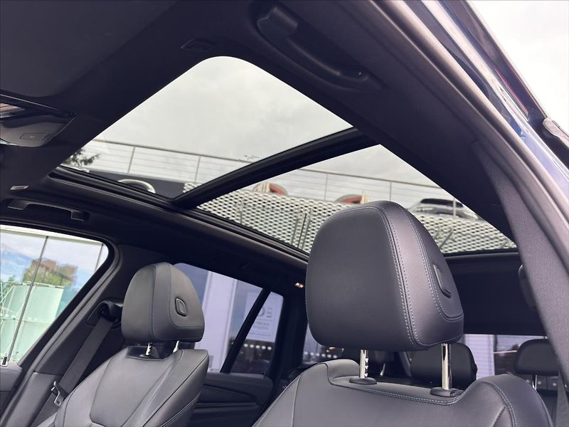 BMW X3 3,0 M40d 250kW WEBASTO PANORAM - fotka 12 z 49
