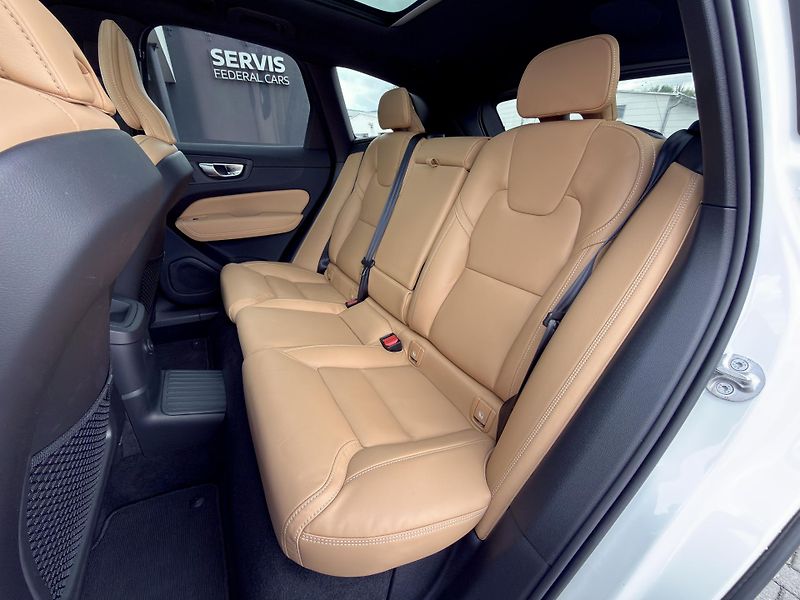 Volvo XC60 T8 AWD ULTRA BRIGHT *+ kola - fotka 16 z 59
