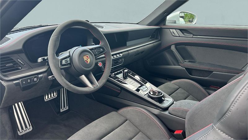 Porsche 911 (2026) Carrera 4 GTS Cabriolet - fotka 15 z 30