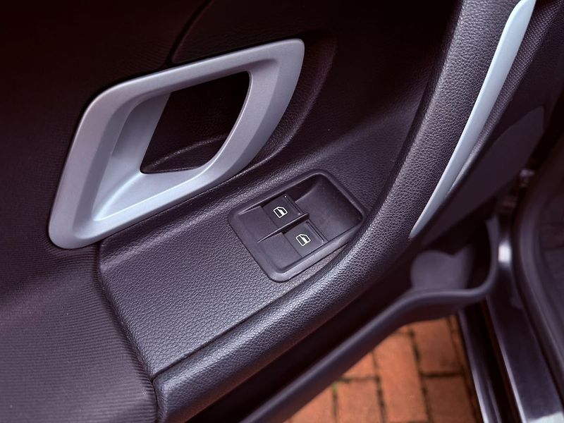 Škoda Fabia 1.2 HTP 12V, ČR - fotka 12 z 22