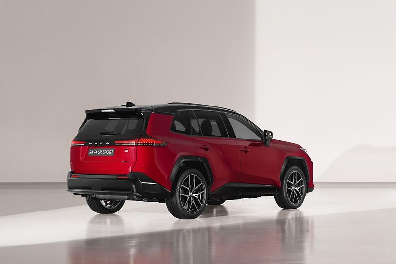 Toyota RAV4 (2026) GR SPORT 4x4 - PHEV - fotka 16 z 18