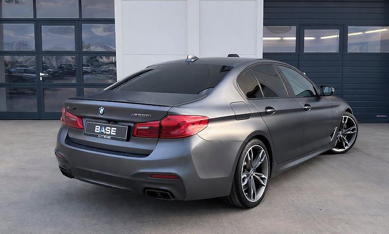 BMW Řada 5 M550i xDrive - fotka 5 z 26