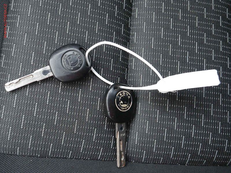 Škoda Octavia (2011) 1.2TSi, 1.maj,ČR, AC, STK4/28 - fotka 15 z 15