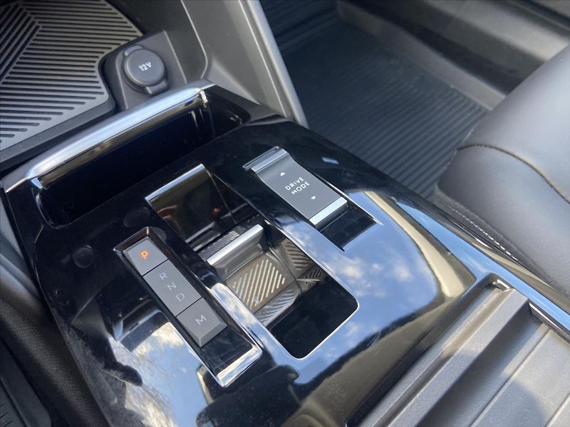 Citroën C4 1,2 PT 96kW Shine Aut Kůže HUD - fotka 24 z 34